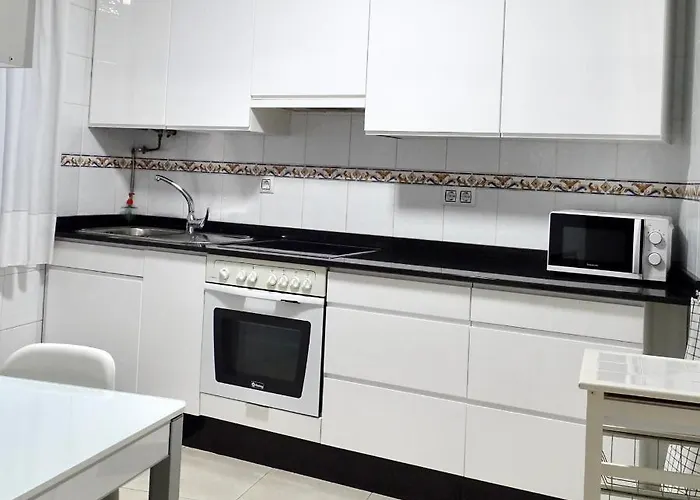 Apartment Piso Riazor 4 *